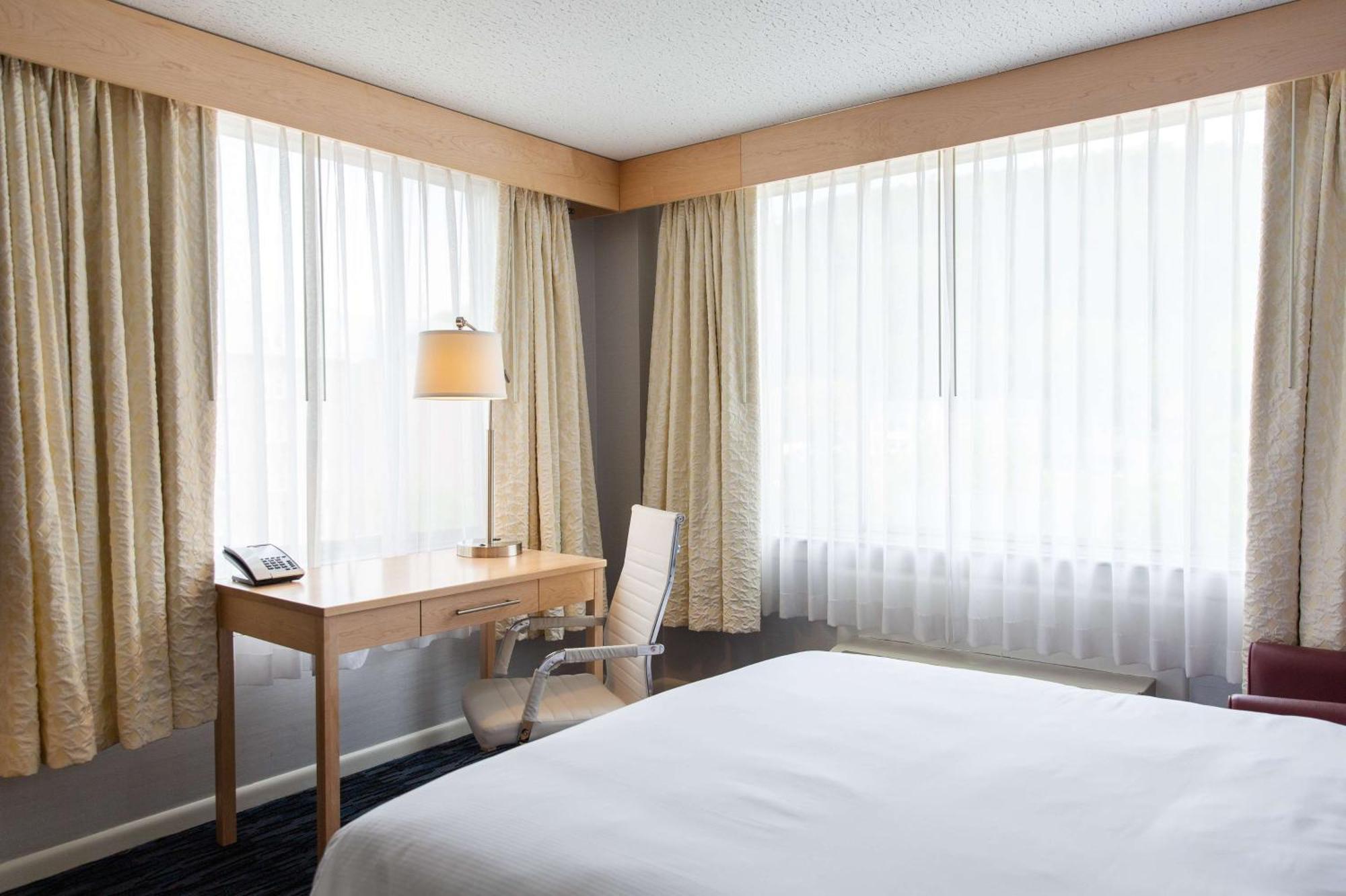 Capitol Plaza Hotel Montpelier Tapestry Collection By Hilton Экстерьер фото